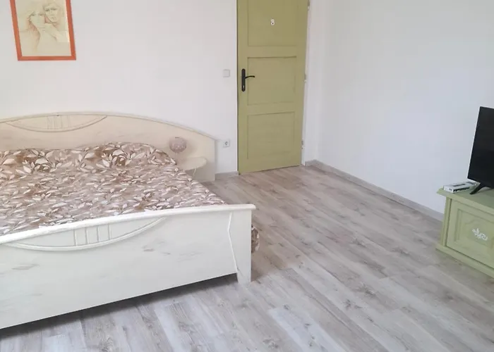 Dom S Vinnou Pivnicou * Hontianske Tesare